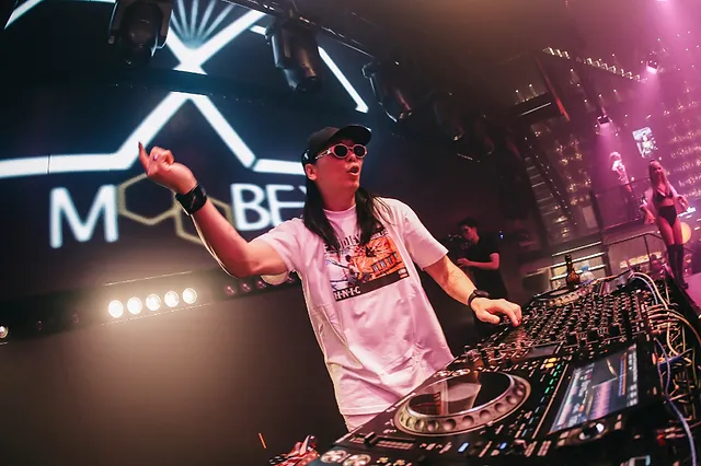 DJ moobek
